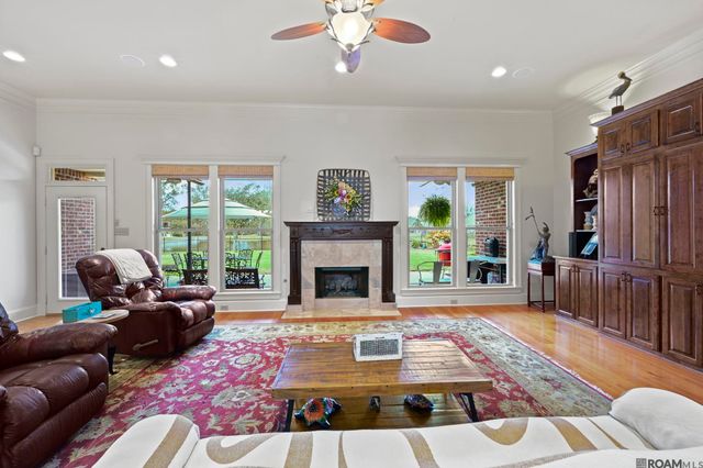 35430 Oak Manor Ave, Geismar, LA 70734