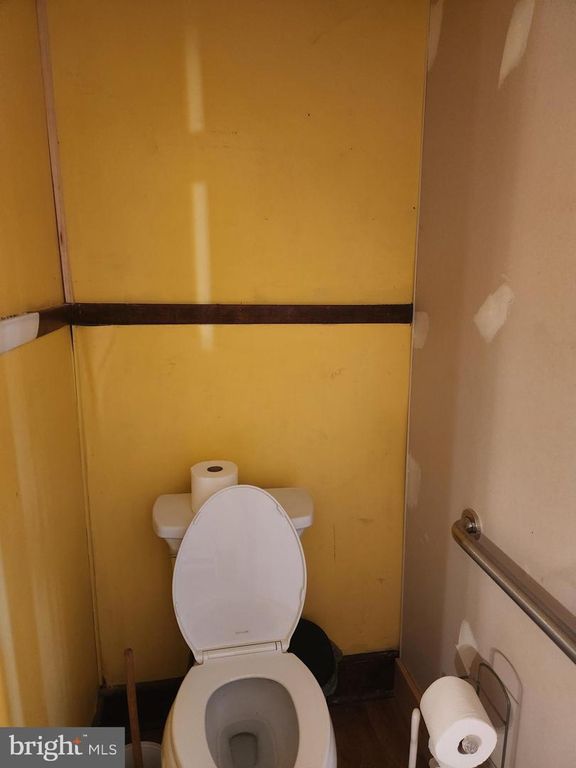 Image 8 of property listing at 117 NEVIN ST, Lancaster, PA 17603