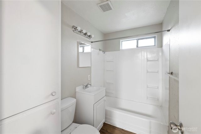 4809 S 252nd Place, Kent, WA 98032