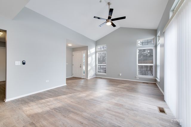 460 Mayflower Lane 1, Bartlett, IL 60103