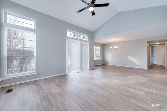 460 Mayflower Lane 1, Bartlett, IL 60103