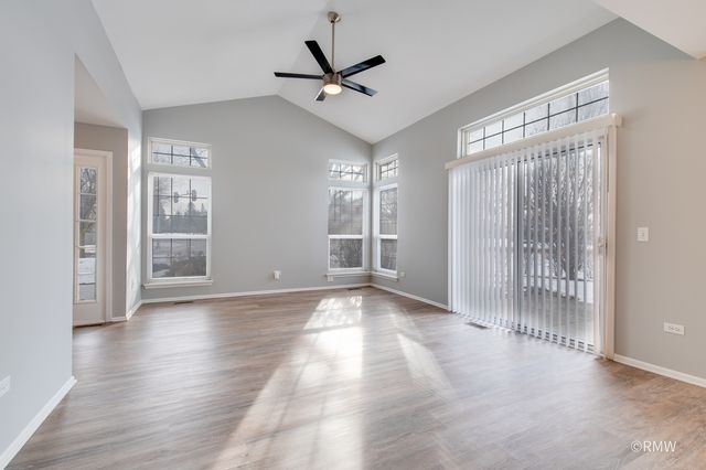 460 Mayflower Lane 1, Bartlett, IL 60103