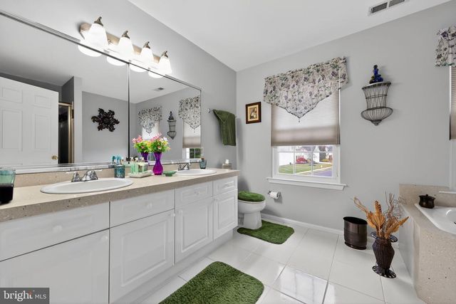 4 REDBUD DR, Sicklerville, NJ 08081