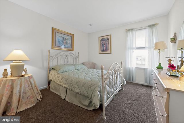 4 REDBUD DR, Sicklerville, NJ 08081