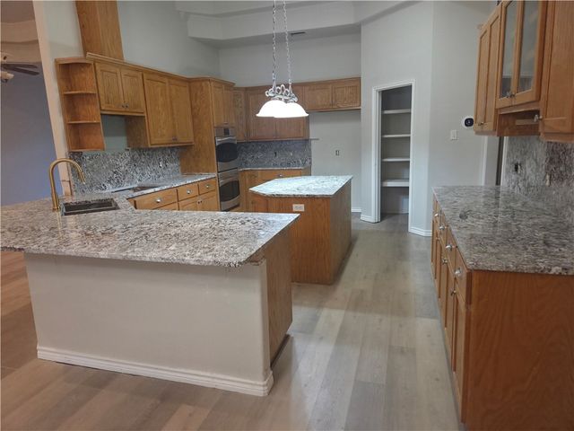 4201 Lake Apache Dr, Corpus Christi, TX 78413
