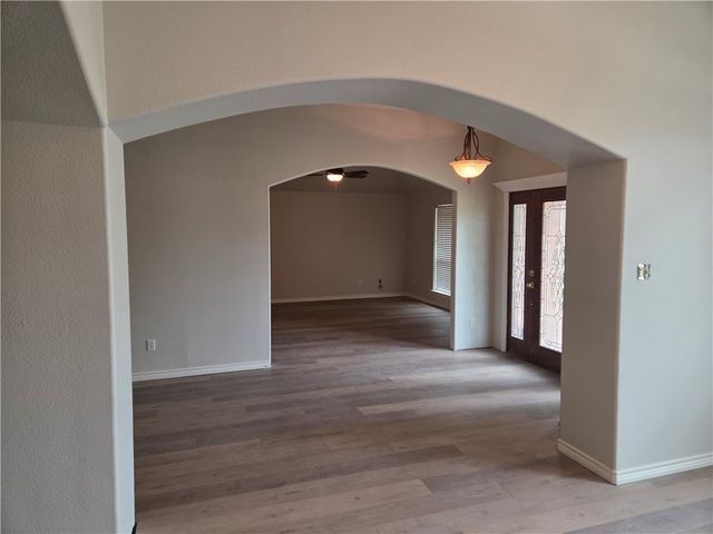 4201 Lake Apache Dr, Corpus Christi, TX 78413