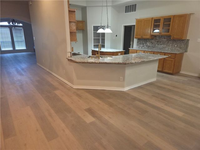4201 Lake Apache Dr, Corpus Christi, TX 78413