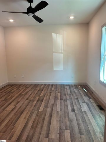 7406 S Pine Street, Pacolet, SC 29372