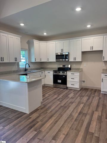 7406 S Pine Street, Pacolet, SC 29372