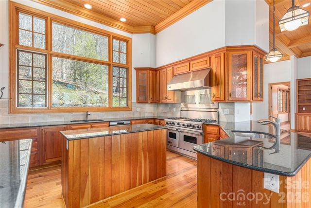 98 Flat Creek Road, Fairview, NC 28730