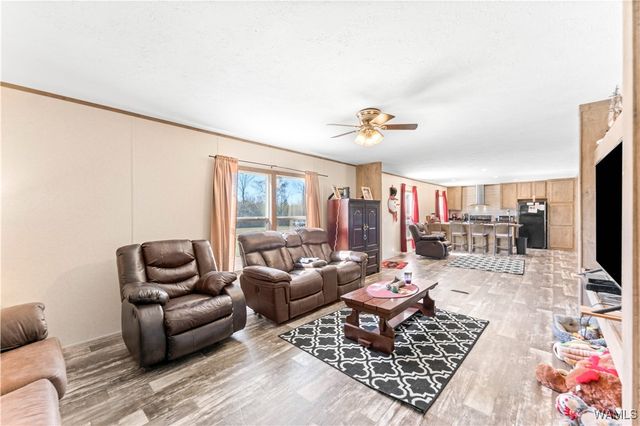 426 Black Walnut Dr, Moundville, AL 35474