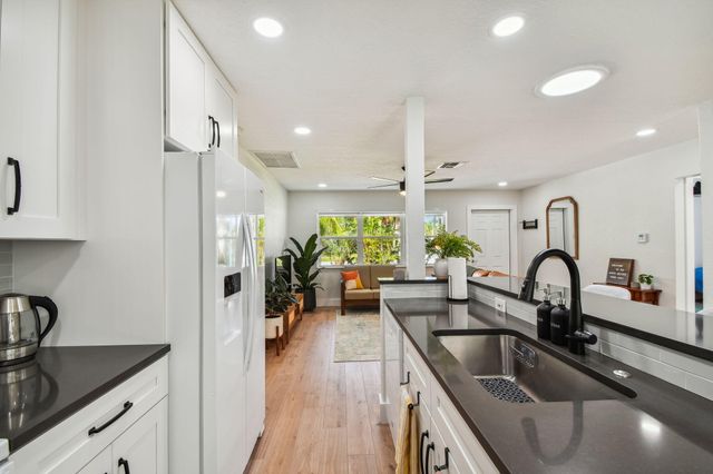 702 NE 10th Avenue, Boynton Beach, FL 33435