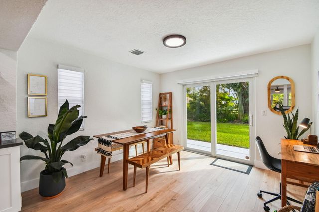 702 NE 10th Avenue, Boynton Beach, FL 33435