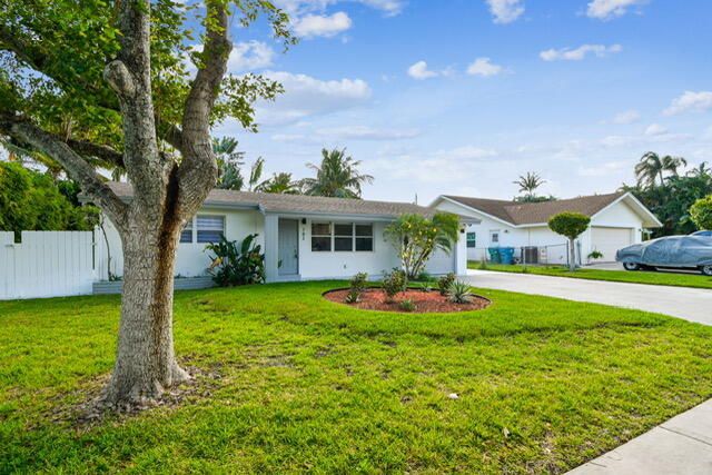 702 NE 10th Avenue, Boynton Beach, FL 33435