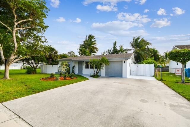 702 NE 10th Avenue, Boynton Beach, FL 33435