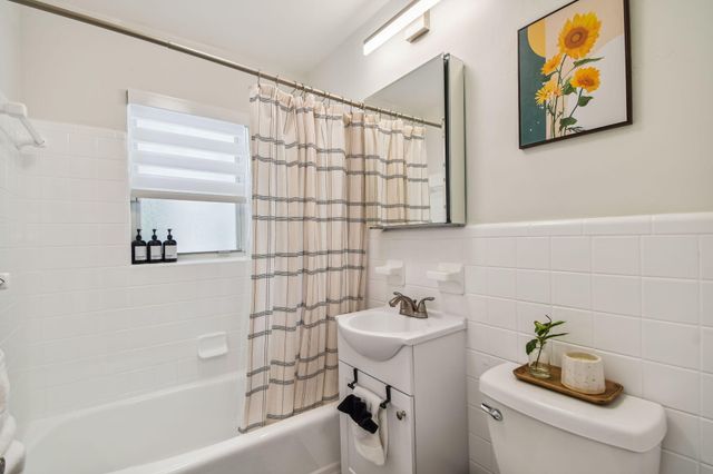 702 NE 10th Avenue, Boynton Beach, FL 33435