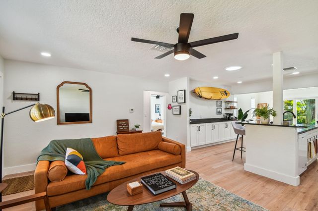 702 NE 10th Avenue, Boynton Beach, FL 33435