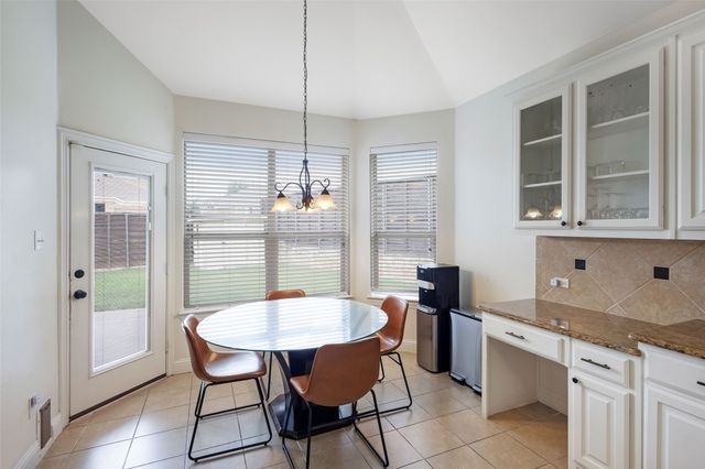 3001 Knightsbridge Lane, Garland, TX 75043