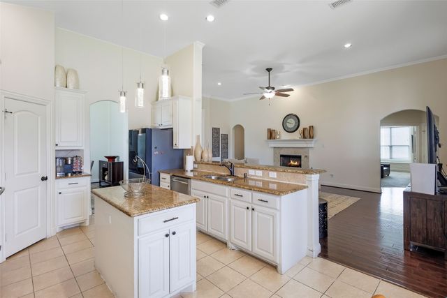 3001 Knightsbridge Lane, Garland, TX 75043