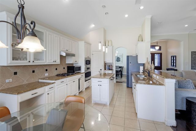 3001 Knightsbridge Lane, Garland, TX 75043