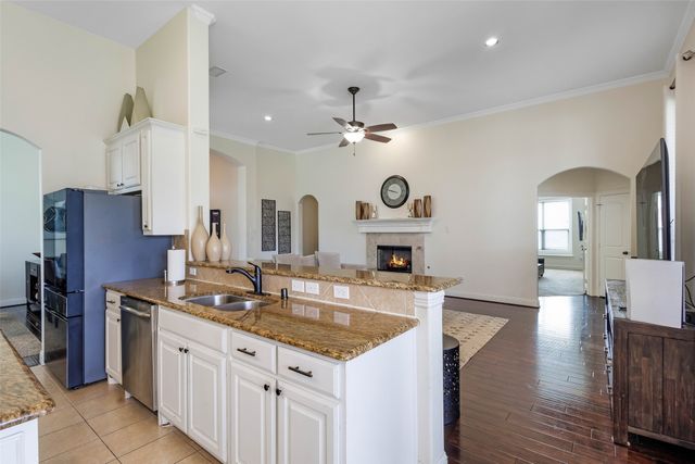 3001 Knightsbridge Lane, Garland, TX 75043
