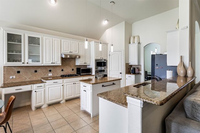 3001 Knightsbridge Lane, Garland, TX 75043