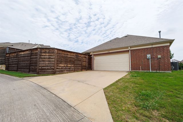 3001 Knightsbridge Lane, Garland, TX 75043