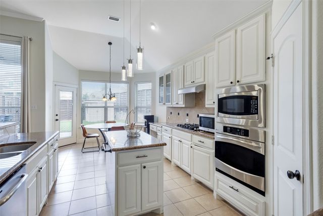 3001 Knightsbridge Lane, Garland, TX 75043