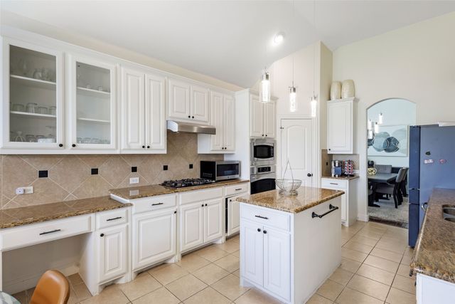3001 Knightsbridge Lane, Garland, TX 75043