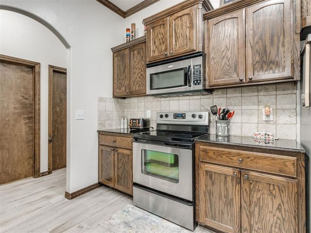 9017 NW 80th Street, Yukon, OK 73099