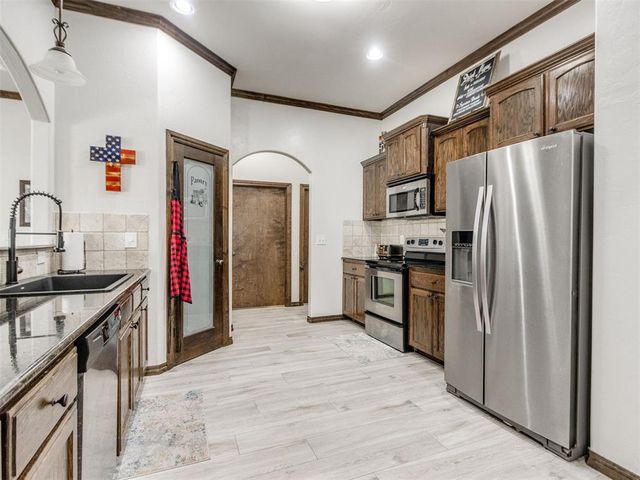 9017 NW 80th Street, Yukon, OK 73099