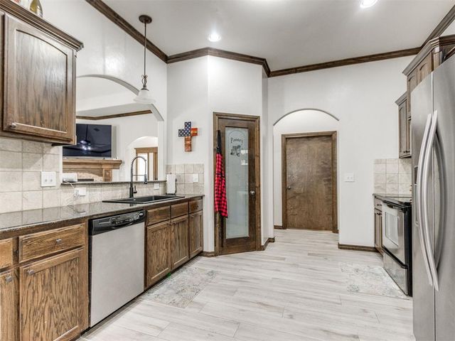 9017 NW 80th Street, Yukon, OK 73099