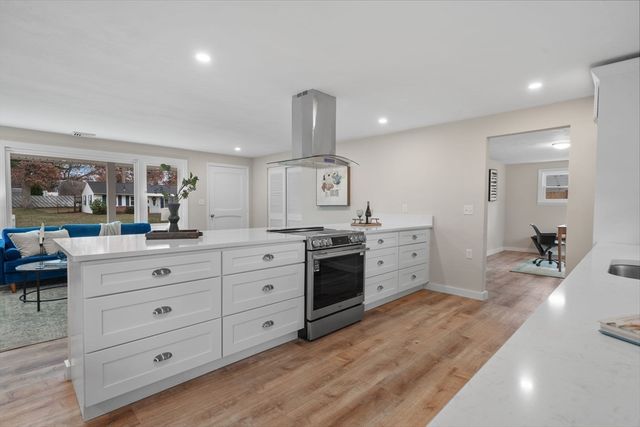 72 Annette Rd, Brockton, MA 02302