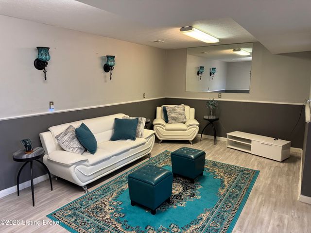 2013 Beech St, Louisville, KY 40210