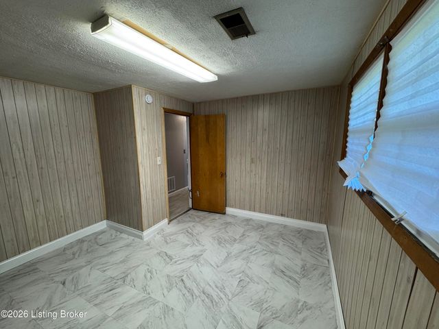 2013 Beech St, Louisville, KY 40210