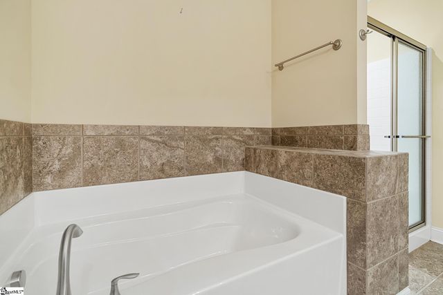 77 Hillsborough Drive, Anderson, SC 29621