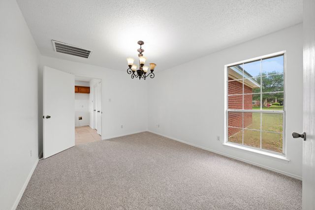 633 Madeline Court, Azle, TX 76020
