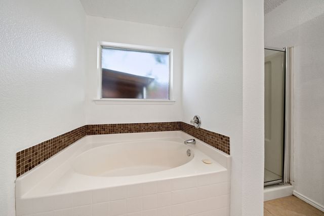 633 Madeline Court, Azle, TX 76020