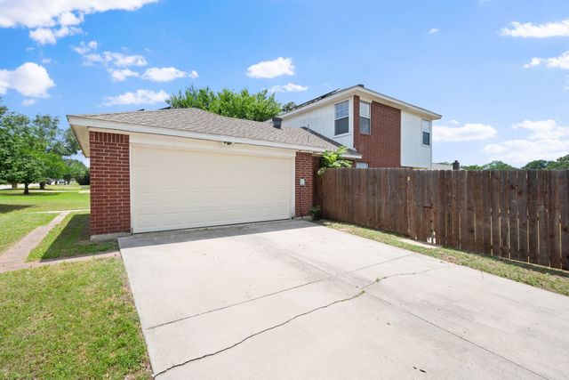 633 Madeline Court, Azle, TX 76020