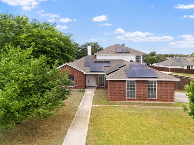 633 Madeline Court, Azle, TX 76020