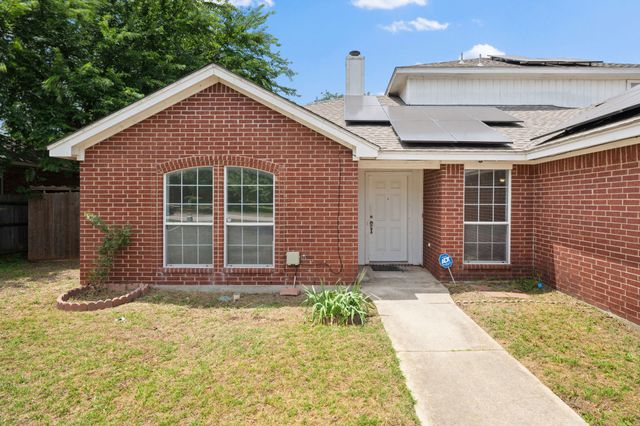 633 Madeline Court, Azle, TX 76020