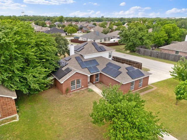 633 Madeline Court, Azle, TX 76020