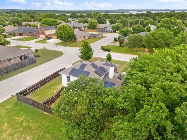 633 Madeline Court, Azle, TX 76020