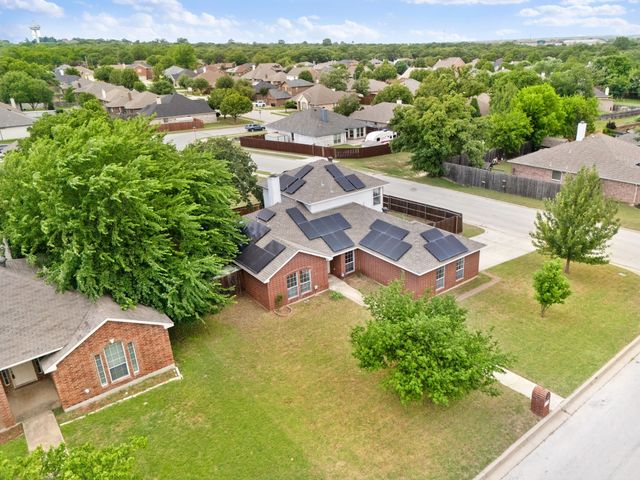 633 Madeline Court, Azle, TX 76020