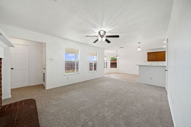 633 Madeline Court, Azle, TX 76020