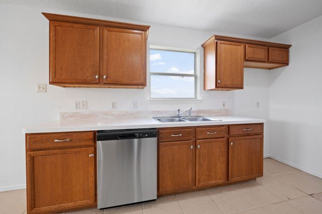633 Madeline Court, Azle, TX 76020