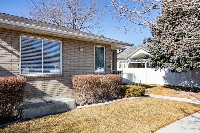 1598 W CORNERSTONE DR, South Jordan, UT 84095