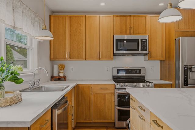 275 Green End Avenue, Middletown, RI 02842