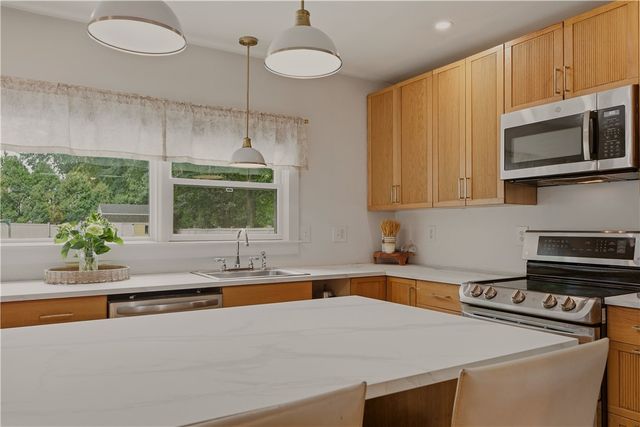 275 Green End Avenue, Middletown, RI 02842