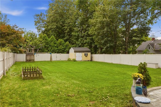 275 Green End Avenue, Middletown, RI 02842